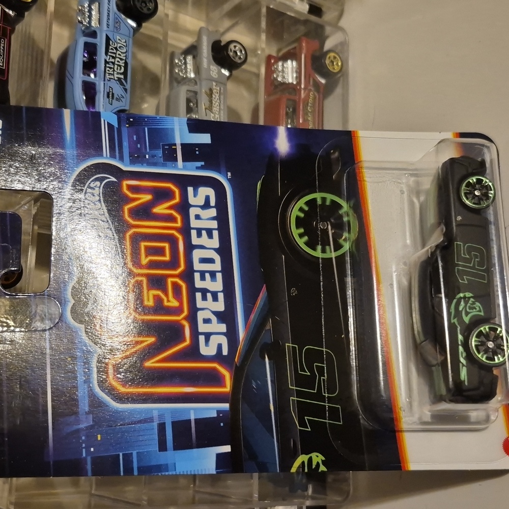 d4 hot wheels 15 dodge challenger srt with shipping protector